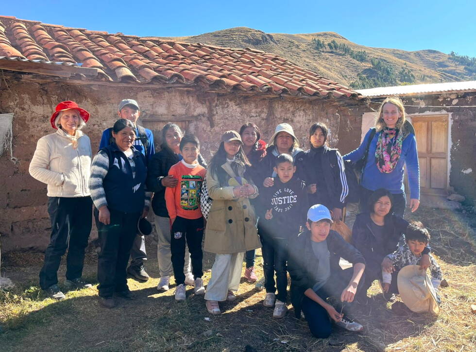 strickerinnen_mit_kindern.jpg strickerinnen_mit_kindern.jpg